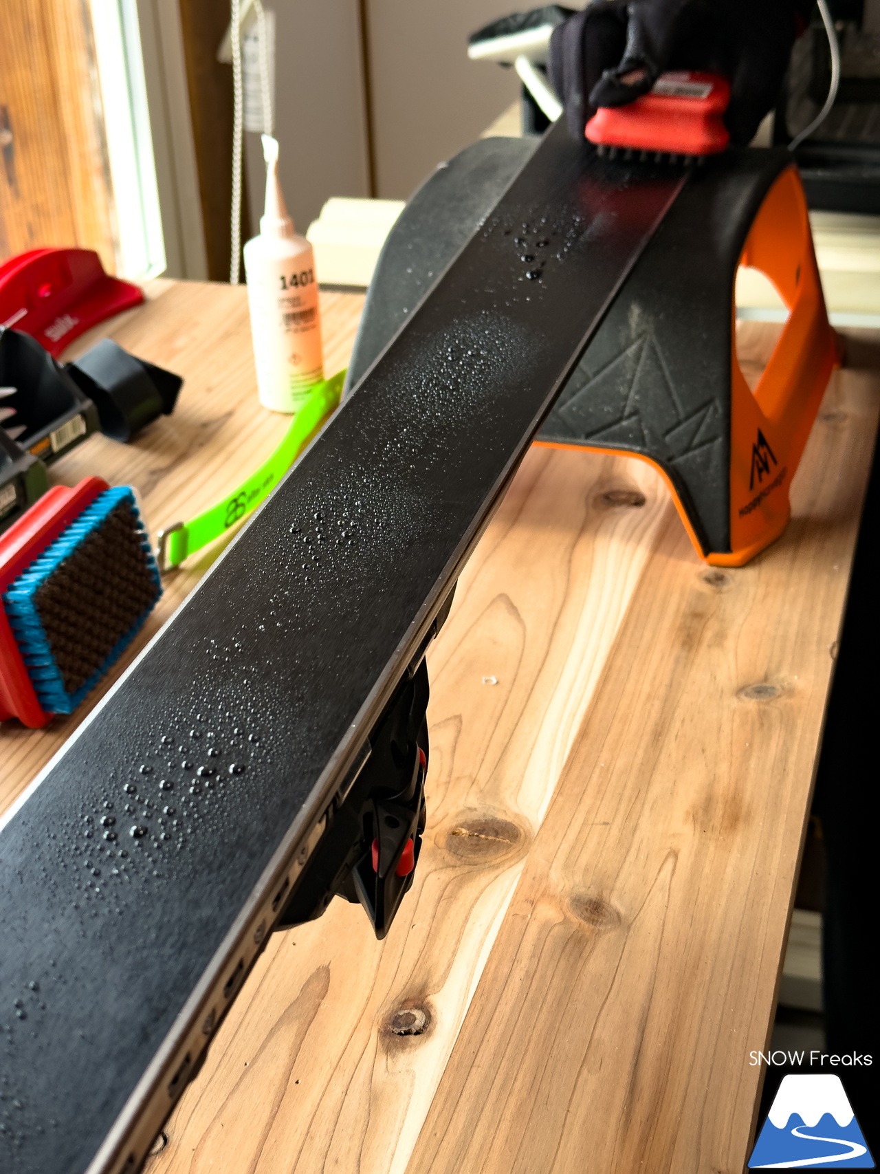 ローカル巡りのシーズン到来！新十津川町そっち岳スキー場でひと滑りしてから、岩見沢市に今月オープンしたスキーハイキング専門店『well-tuned』を訪ねて♪